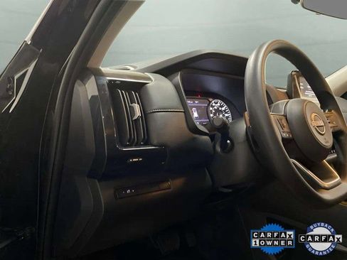 Used 2024 Nissan Pathfinder S image 32