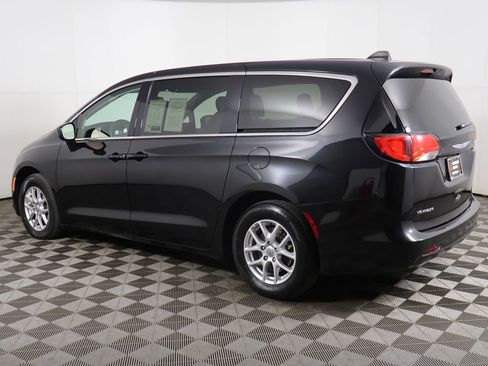Used 2023 Chrysler Voyager LX FWD image 10