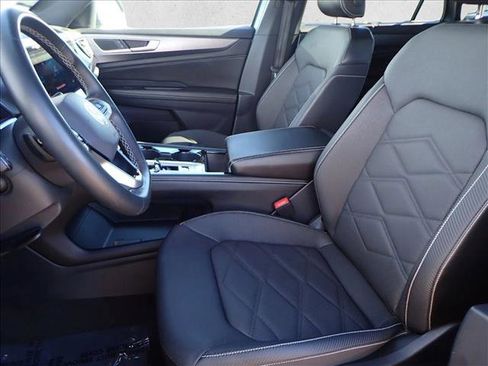 Used 2024 Volkswagen Atlas Cross Sport SE image 13