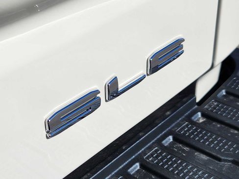 New 2026 GMC Sierra 1500 SLE image 11