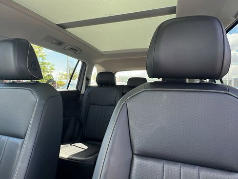 Certified 2024 Volkswagen Tiguan SE w/ Panoramic Sunroof Package AWD/4WD image 11