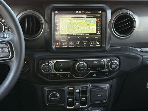 Used 2023 Jeep Gladiator Sport image 18