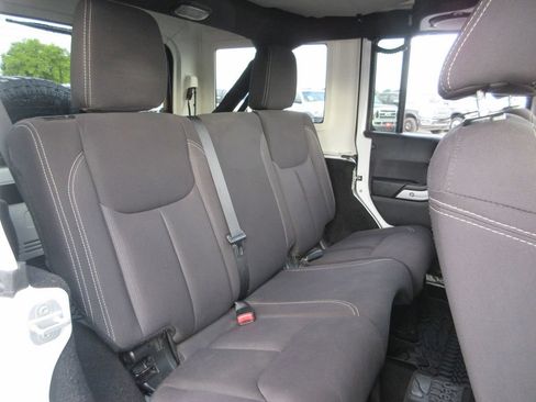 Used 2014 Jeep Wrangler Unlimited Sahara w/ Connectivity Group AWD/4WD image 21
