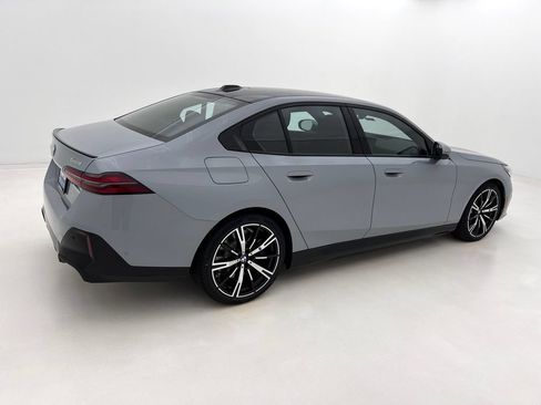 New 2027 BMW 550e xDrive w/ Premium Package AWD/4WD image 4