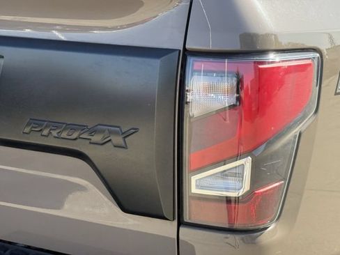Used 2021 Nissan Titan PRO-4X w/ Pro-4x Convenience Package AWD/4WD image 7