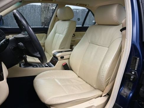 Used 2001 BMW 740i RWD image 17