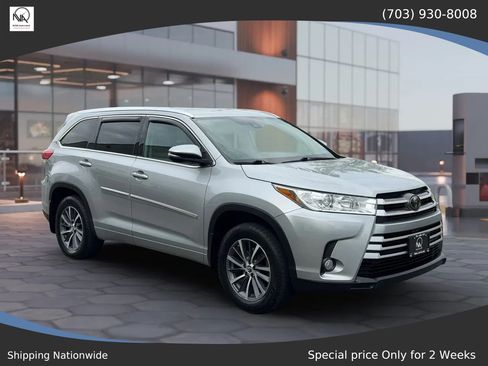 Used 2018 Toyota Highlander XLE AWD/4WD image 2