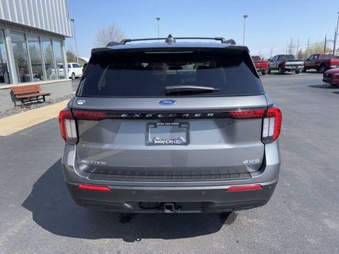 Used 2025 Ford Explorer Active AWD/4WD image 14