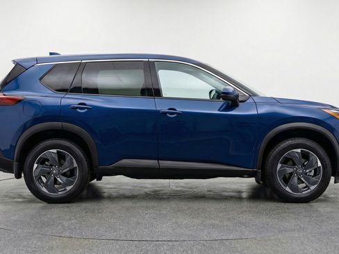 Used 2025 Nissan Rogue SV FWD image 11