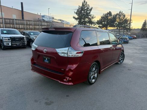 Used 2015 Toyota Sienna SE Premium image 8
