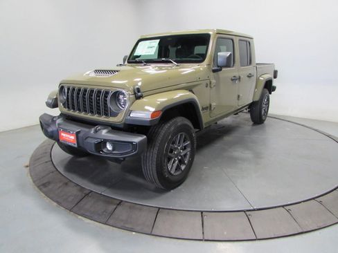 New 2026 Jeep Gladiator Sport AWD/4WD image 3