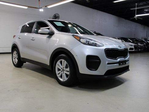 Used 2019 Kia Sportage LX image 2