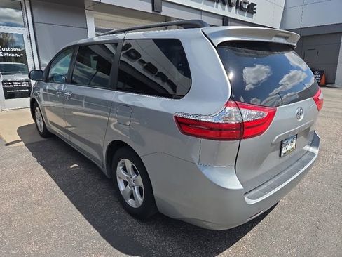 Used 2015 Toyota Sienna LE FWD image 4