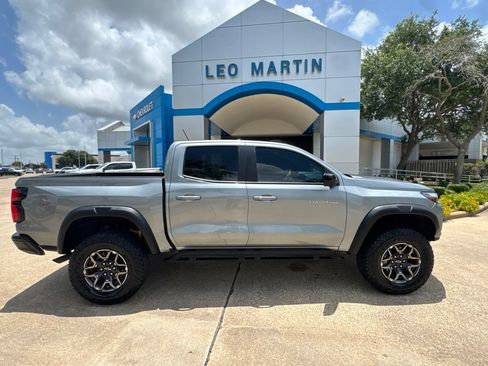 Used 2024 Chevrolet Colorado ZR2 w/ ZR2 Convenience Package III AWD/4WD image 2