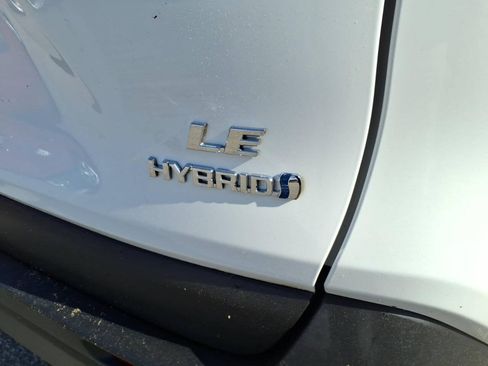 Used 2021 Toyota RAV4 LE AWD/4WD image 6
