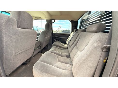 Used 2005 Chevrolet Silverado 2500 LS w/ Heavy-Duty Power Package AWD/4WD image 18