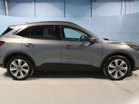 Used 2025 Ford Escape Platinum w/ Premium Technology Package image 36