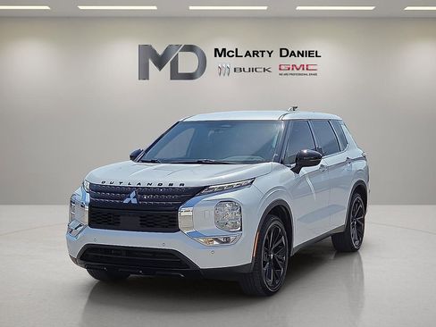 Used 2024 Mitsubishi Outlander SE Black Edition AWD/4WD image 2