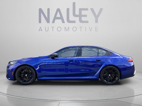 Used 2025 BMW M5 w/ Carbon Package AWD/4WD image 3