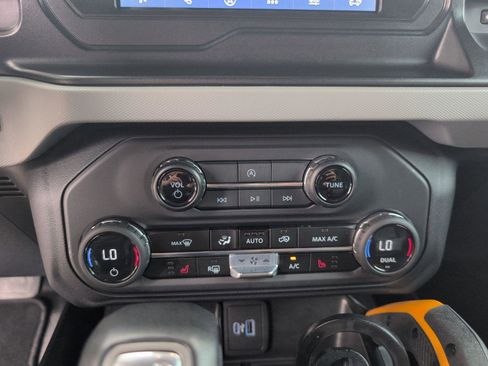 Used 2023 Ford Bronco Badlands AWD/4WD image 11