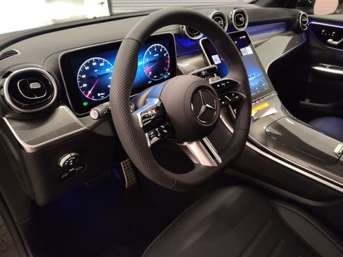 Used 2026 Mercedes-Benz GLC 300 image 4