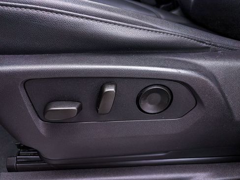 Used 2024 GMC Sierra 1500 SLT image 19