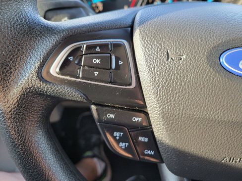 Used 2019 Ford Escape SE FWD image 17