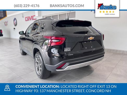 Certified 2025 Chevrolet Trax LT w/ Driver Confidence Package FWD image 6