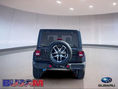 Used 2024 Jeep Wrangler Unlimited image 5