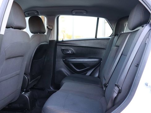 Used 2020 Chevrolet Trax LS FWD image 30
