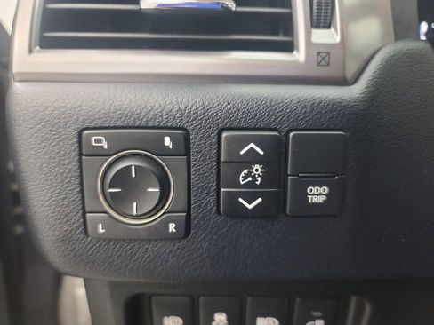 Used 2023 Lexus GX 460 Premium w/ Accessory Package image 28