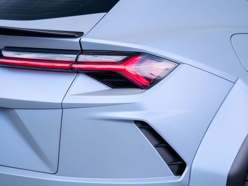 Used 2022 Lamborghini Urus AWD/4WD image 15