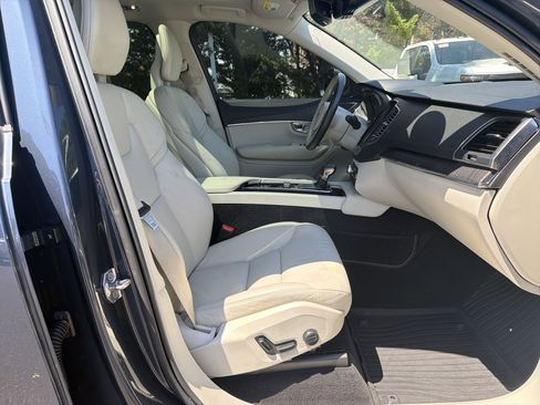 Used 2020 Volvo XC90 T5 Momentum w/ Protection Package Premier FWD image 34
