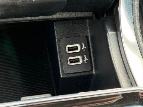 Used 2019 Ford Edge ST image 25