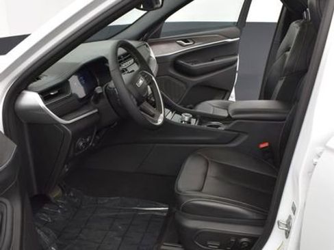 Used 2024 Jeep Grand Cherokee Limited image 7