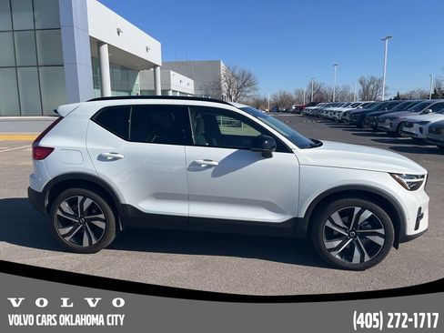 Certified 2023 Volvo XC40 B5 Ultimate w/ Protection Package Premier image 4