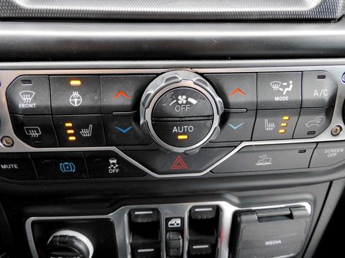 Used 2023 Jeep Wrangler Unlimited Sahara w/ Cold Weather Group AWD/4WD image 22
