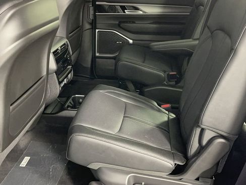 New 2025 Jeep Wagoneer Series II image 13