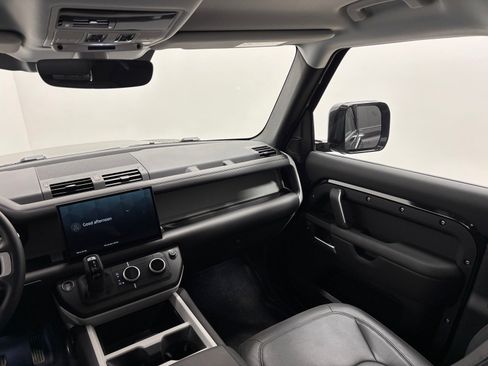 New 2025 Land Rover Defender 130 X-Dynamic SE AWD/4WD image 36