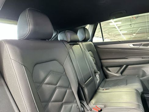 Certified 2024 Volkswagen Atlas Cross Sport SE FWD image 26