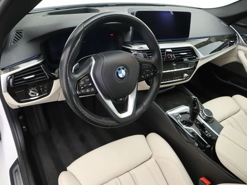 Certified 2023 BMW 530e w/ Premium Package image 9