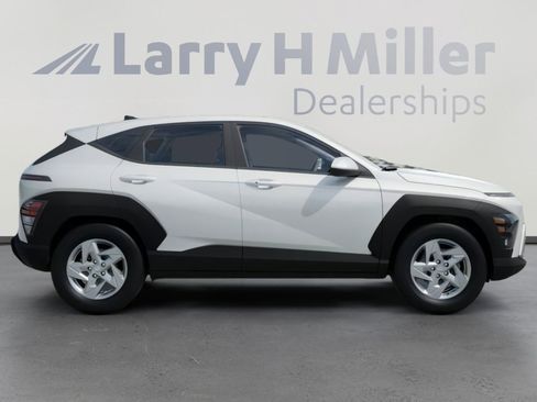 New 2027 Hyundai Kona SE FWD image 7
