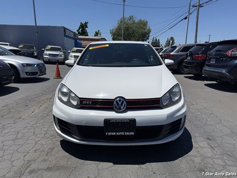 Used 2011 Volkswagen Golf 2-Door FWD image 2