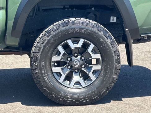 Used 2021 Toyota Tacoma TRD Off-Road w/ TRD Premium Off Road Package AWD/4WD image 25