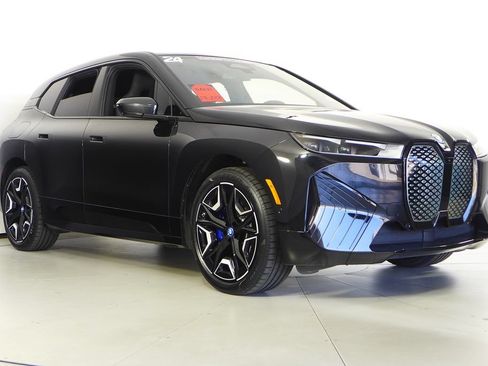 Used 2024 BMW iX xDrive50 w/ Sport Package AWD/4WD image 4