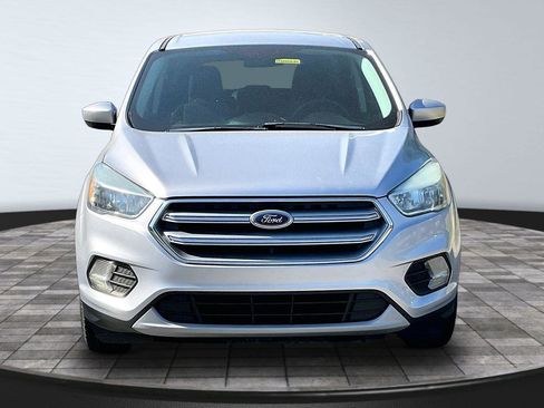 Used 2017 Ford Escape SE FWD image 2