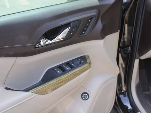 Used 2019 GMC Acadia Denali w/ Technology Package FWD image 19