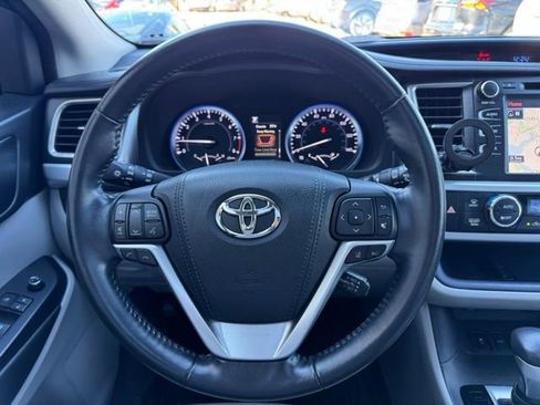 Used 2018 Toyota Highlander XLE AWD/4WD image 19
