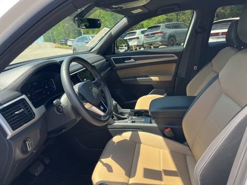 Used 2023 Volkswagen Atlas Cross Sport SE w/ Panoramic Sunroof Package FWD image 7