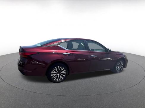 Used 2025 Nissan Altima 2.5 SV FWD image 11